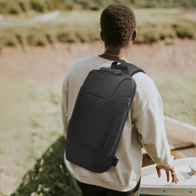 11. Wozinsky Premium Einschultriger Anti-Diebstahl City-Rucksack mit Organizer und USB - Schwarz