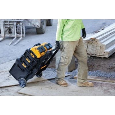 10. DEWALT DCB104 4-Wege-Multivolt-8A-XR-Ladegerät