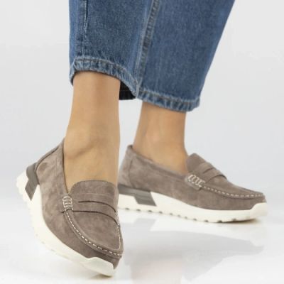 8. Beigefarbene Plateau-Loafer aus Leder für Damen, Modell Filippo DP7528