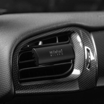 2. Rosa Auto-Lufterfrischer - Magnolienblüte & Millefiori-Holz