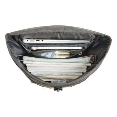 13. Rivacase Eden Rucksack Reiserucksack Olivgrünes gewachstes Leder (Pull-Up), Polyester, recyceltes Polyethylenterephthalat (rPET)