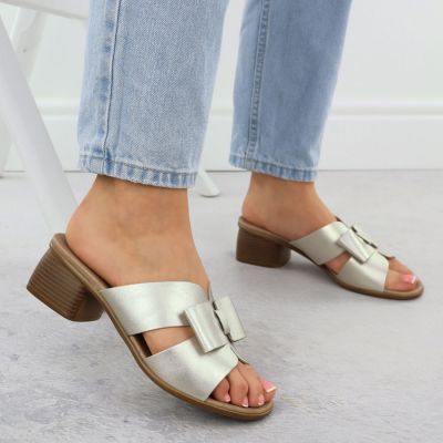 6. Damen-Lederpantoletten mit Blockabsatz, goldfarben, Remonte R8759-90