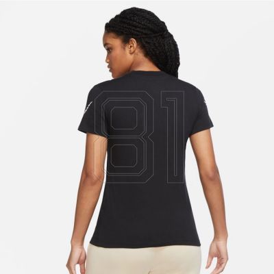 5. Nike Sportswear T-Shirt W DN5856 010