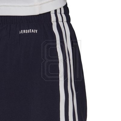 8. adidas Woven 3-Streifen Shorts W GT0188