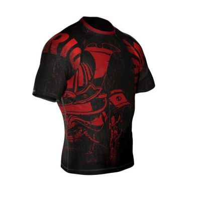 Der Kompressions-Rashguard „Warrior“ besteht aus DBX MORE DRY M-Material.