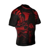 Der Kompressions-Rashguard „Warrior“ besteht aus DBX MORE DRY M-Material.