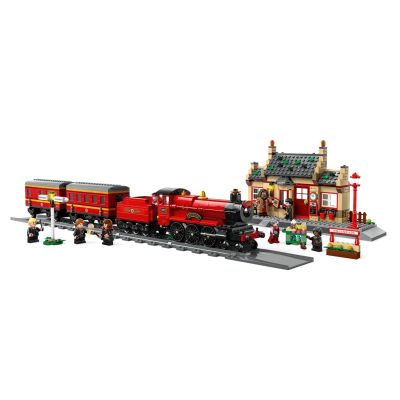 4. LEGO Harry Potter 76423 Hogwarts-Express und Bahnhof Hogsmeade