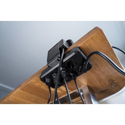 7. Brennenstuhl Duplex Tischsteckdose 1x USB A & C, 10x Schuko