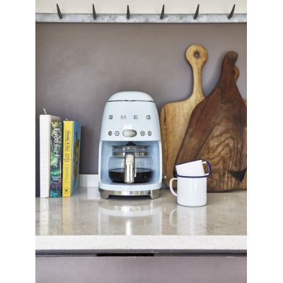10. SMEG Kaffeemaschine Modell DCF02PBEU Pastellblau
