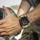 5. Supcase Unicorn Beetle Ore Hülle für Apple Watch 10/11 (46 mm) – Schwarz und Gold