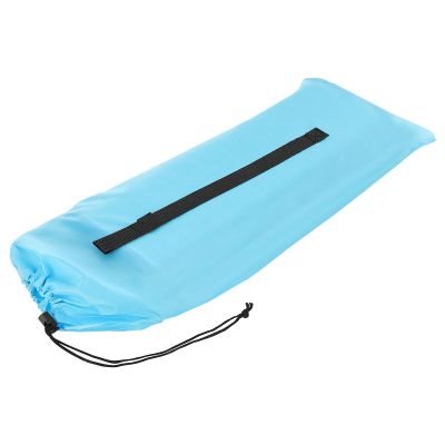 17. Faltbarer Garten- und Strandstuhl und Tasche mit blauen Linien