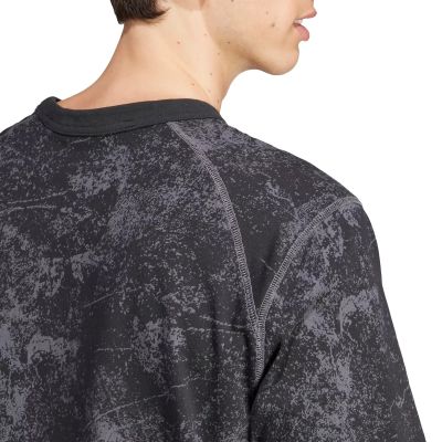2. Herren Baumwoll-T-Shirt adidas Adventure Allover Print Tee Schwarz stylisches Schwarz (IJ0711)