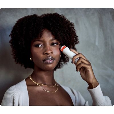 4. Therabody TheraFace Depuffing Wand (Weiß) – Gesichtsbehandlungsstab