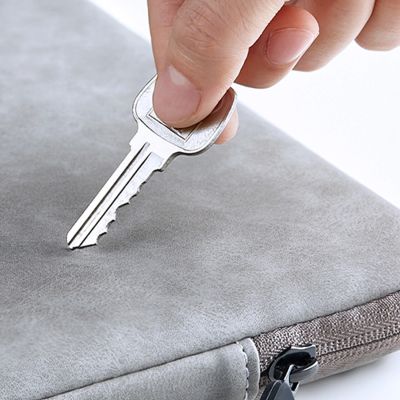 7. Ugreen LP187-Tasche für einen 14-14,9-Zoll-Laptop – Grau