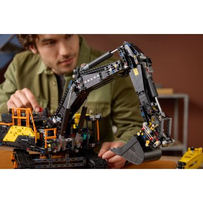 10. LEGO Technic 42215 Volvo EC500 Hybridbagger