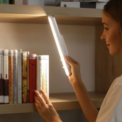 8. Baseus magnetische LED-Nachttischlampe für Zuhause, Küche, Zimmer, weiß (DGXC-02)