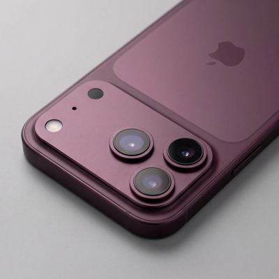6. Tech-Protect Camfull Fit+ Displayschutzfolie aus gehärtetem Glas für iPhone 18 Pro – Burgunderrot