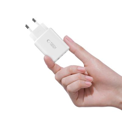 5. Tech-Protect NCA65W-GAN 3-Port 65W Wandladegerät – Weiß