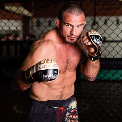 3. MMA-Sparring-Handschuhe S/M - Undefeated - Valor Series