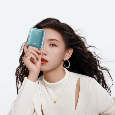 3. Joyroom JR-PBF27 22,5 W 10000 mAh Powerbank mit zwei integrierten Kabeln - Blau