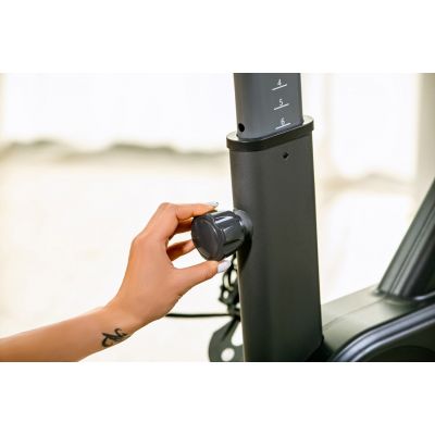 55. OVICX Q200X magnetisches Heimtrainer-Fahrrad mit 15,6" TFT-Touchscreen, WIFI, Bluetooth und App