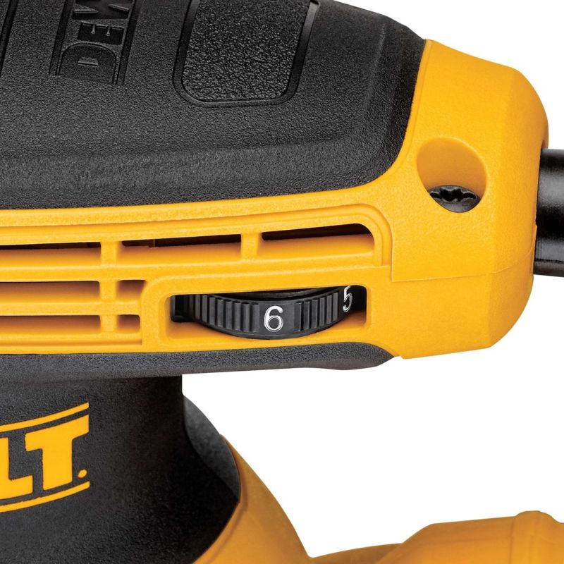 25. DeWalt DWE6423-QS Exzenterschleifer (125 mm)