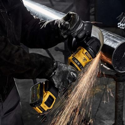 4. DeWALT DCG440N-XJ Winkelschleifer 18 cm 2,6 kg