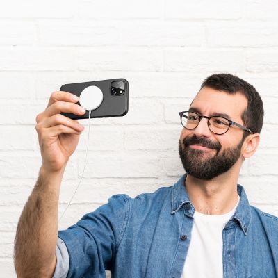 4. Dux Ducis Grit Ledertasche für iPhone 14 Plus Elegante Kunstlederhülle (MagSafe-kompatibel) Schwarz