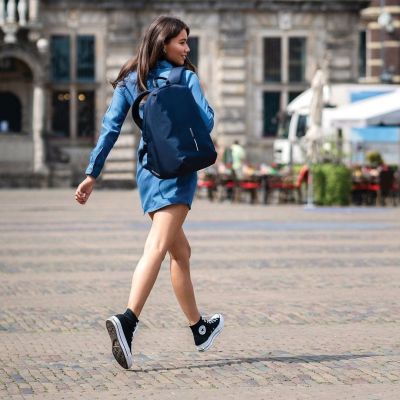 17. XD DESIGN ANTI-DIEBSTAHL-RUCKSACK BOBBY SOFT MARINEBLAU P/N: P705.795