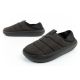 8. Crocs Herren-Hausschuhe Classic Puff Moc Hausschuhe schwarz isoliert