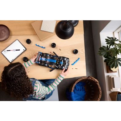 22. LEGO Technic 42176 Porsche GT4 e-Performance Rennwagen