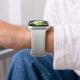 8. Tech-Protect Silikonarmband für Apple Watch 44 / 45 / 46 / 49 mm – Grau