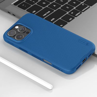 6. Nillkin Super Frosted Shield Pro magnetische Hülle für iPhone 16 Pro – blau