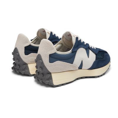 7. New Balance U327WRJ Sportschuhe