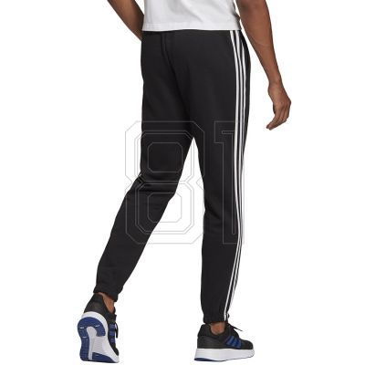 9. adidas Essentials Tapered Elasticcuff 3-Streifen Hose M GK8822