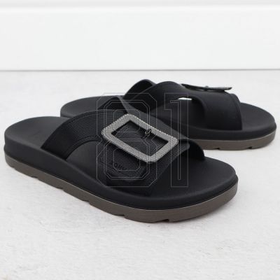5. Zaxy RR285078 W INT2136B Flip-Flops
