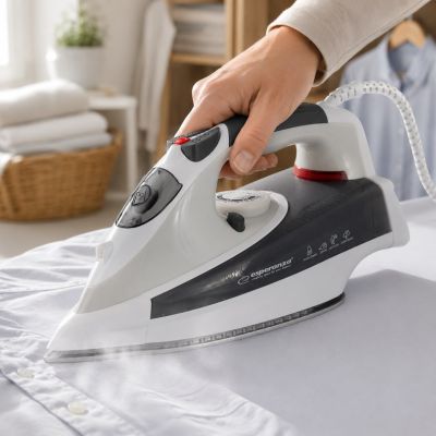 15. ESPERANZA DAMPFBÜGELEISEN CHINO CERAMIC 2400 W EHI009