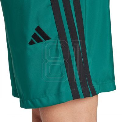 5. adidas Essentials 3-Streifen Chelsea Shorts M JW1910