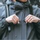 7. Rockbros H32 Trinkrucksack mit 2-Liter-Wasserreservoir für Radfahren und Laufen – Schwarz