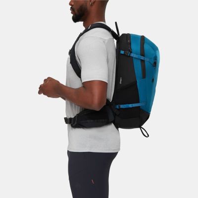 8. Mammut Lithium 20-Liter-Rucksack in Schwarz und Blau