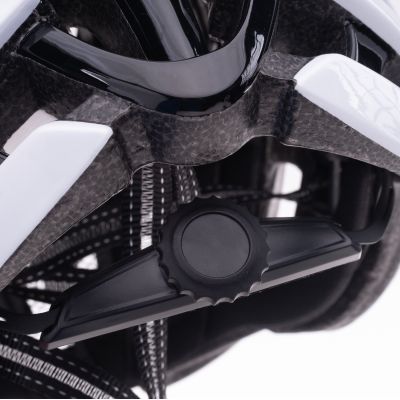6. PELETON Helm