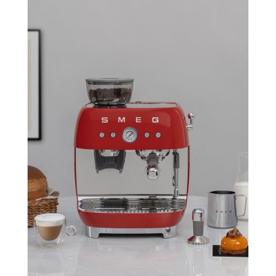 20. Smeg EGF03RDEU Kaffeemaschine, manuelle Espressomaschine, 2,4 l
