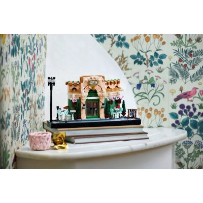 9. LEGO ICONS 10362 Französisches Café