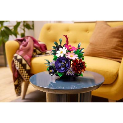 10. LEGO Botanische Kollektion 11513 – Dunkles Blumenarrangement