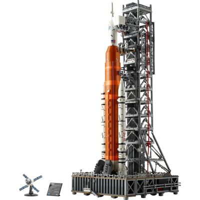3. LEGO Icons 10341 NASA Artemis SLS-Rakete