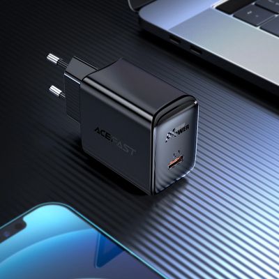 4. Acefast GaN USB Typ C Wandladegerät 30 W, PD, QC 3.0, AFC, FCP schwarz (A21 schwarz)
