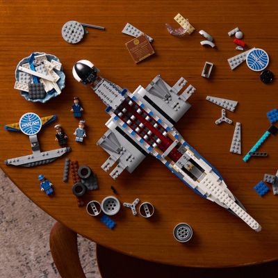 9. LEGO Icons 11378 - Douglas DC-3 PAN AM Passagierflugzeug