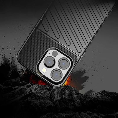 7. Thunder Case Flexibel Robuste Panzer Handyhülle TPU Schutzhülle für iPhone 13 Pro grün