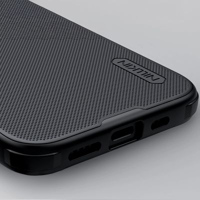 9. Nillkin Super Frosted Shield Pro Magnethülle für iPhone 16e / 17e – Schwarz