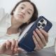 8. Carbon Case Silikonhülle für iPhone 16 Pro – blau